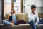 signs he doesn't take you seriously, signs he's not serious about the relationship, 6 obvious signs that your partner isn t interested in marriage, First date