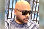 Megastar, Megastar, chiranjeevi surprises tollywood in a new look, Kcr