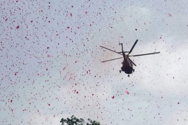 India&rsquo;s military pay tribute to healthcare workers with fighter jets and army bands